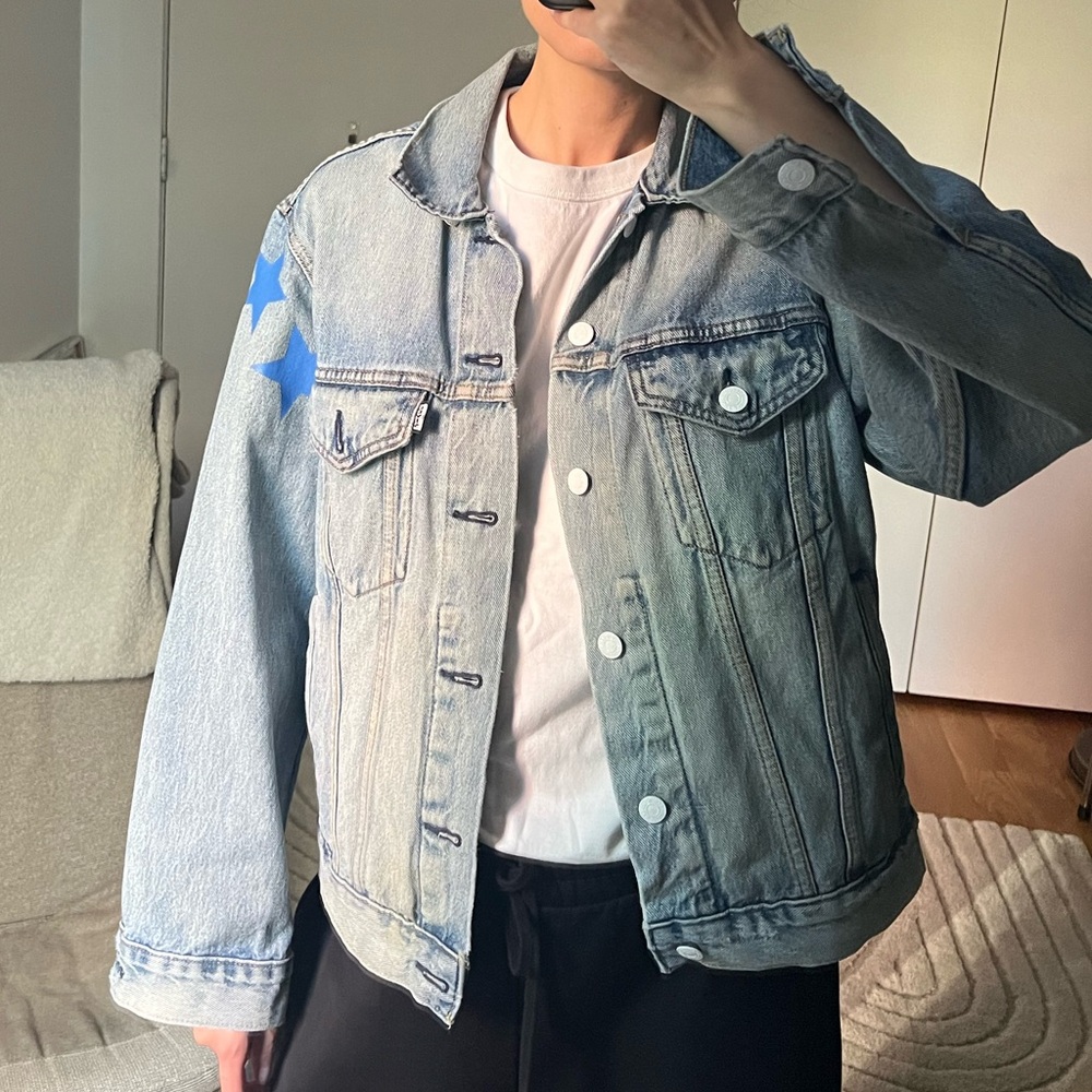 Vintage Levi’s jacket, size small, slightly oversized